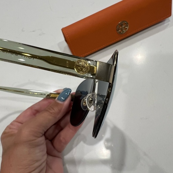 EUC Tory Burch Gold-Tone Mirrored Sunglasses - TY6048 - Picture 9 of 11